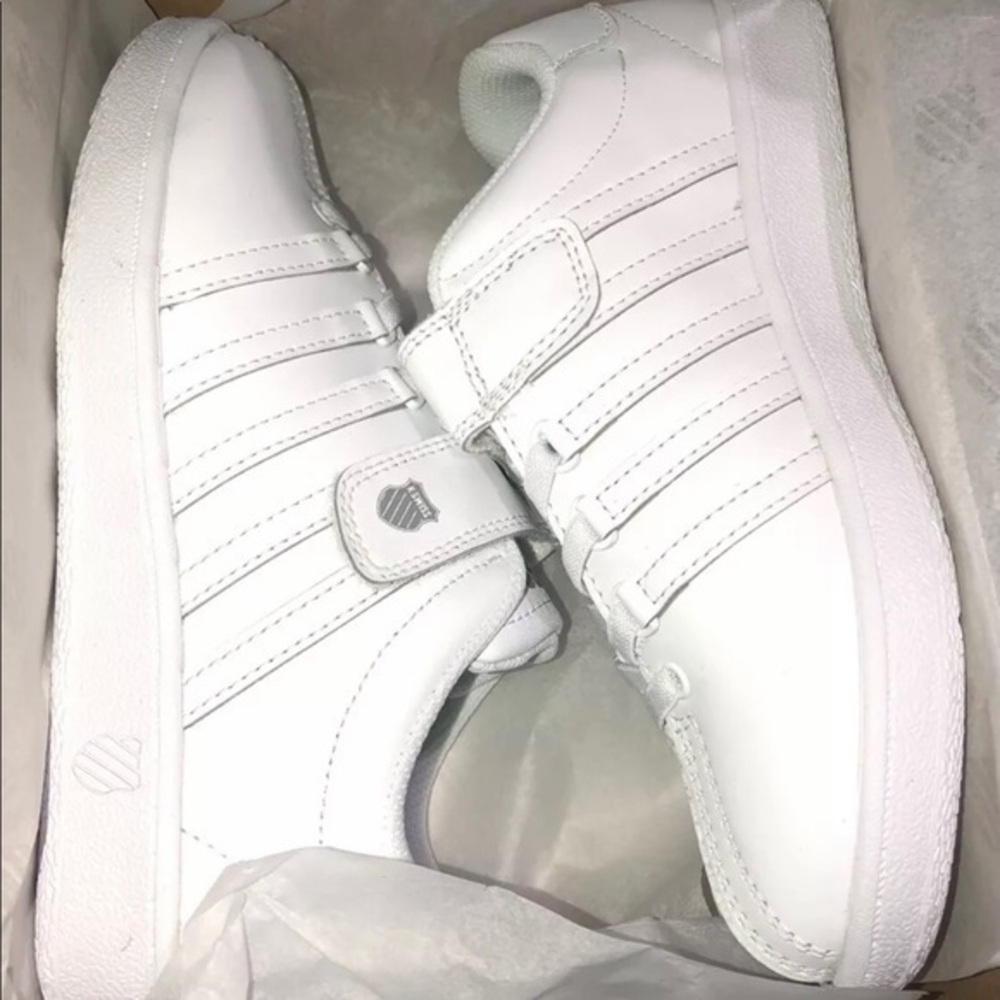 Kswiss Classic kids size 3 fits womens 5 see pics